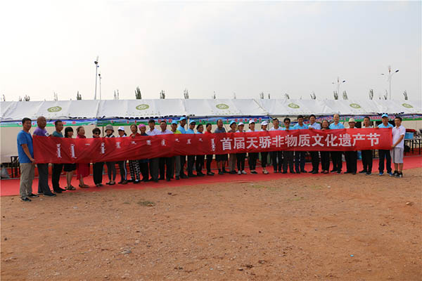参展非遗项目传承人合影.jpg